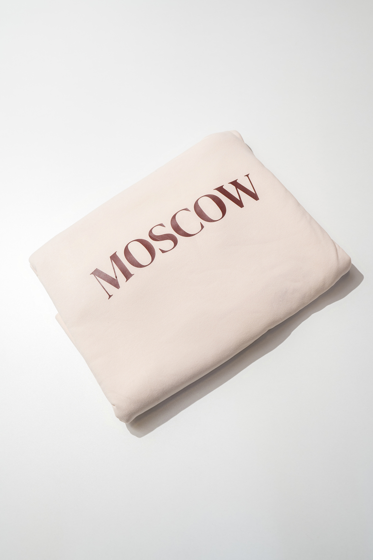 КУПОН ДЛЯ СВИТШОТА 1,3 м (Петля,180 см) MOSCOW (коричневый шрифт) СЛИВОЧНЫЙ ПИЧ КУПОН ДЛЯ СВИТШОТА 1,3 м (Петля,180 см) MOSCOW (коричневый шрифт) СЛИВОЧНЫЙ ПИЧ