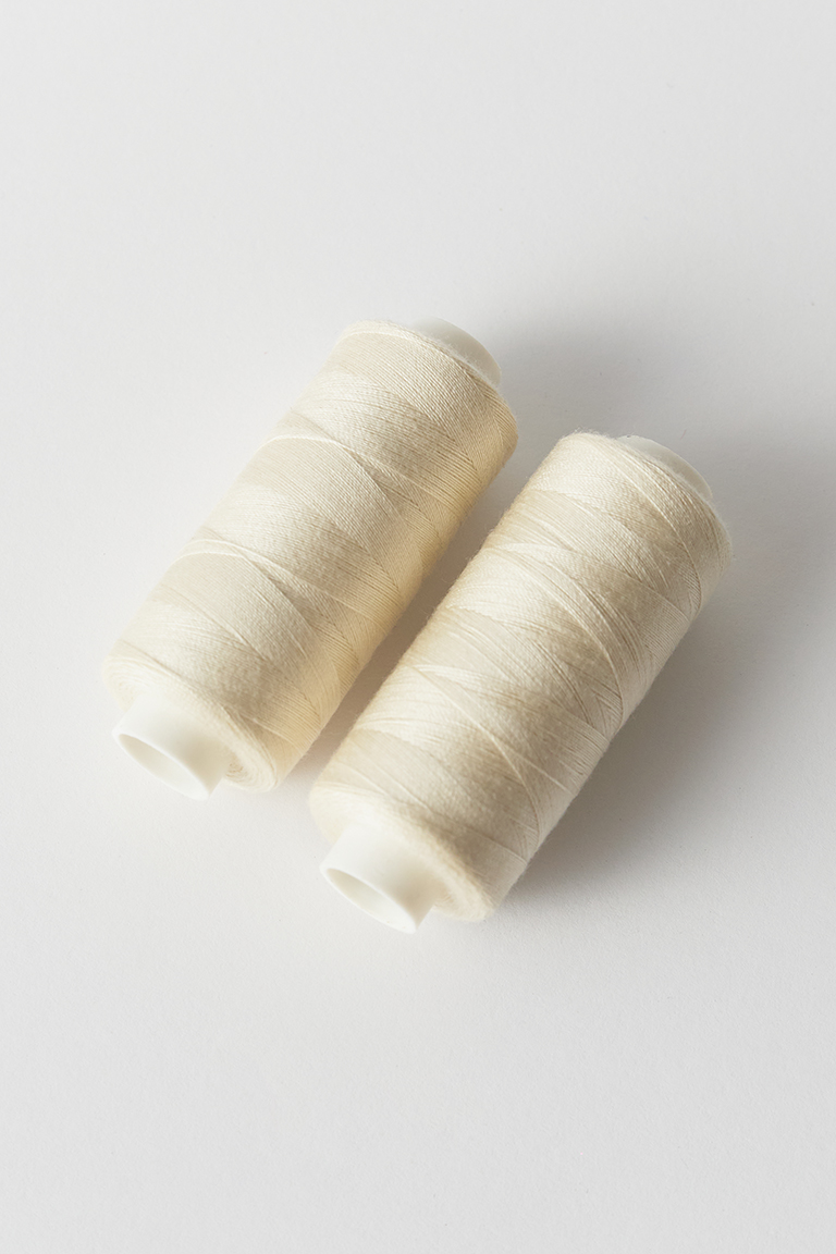 Нитки Бытовые 544-СЛИВОЧНОЕ МАСЛО Dor Tak 40/2-400 ярд. 100% п/э