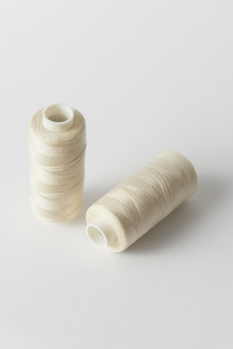 Нитки Бытовые 544-СЛИВОЧНОЕ МАСЛО Dor Tak 40/2-400 ярд. 100% п/э