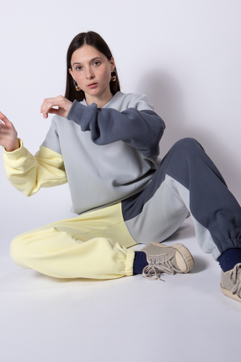 Костюм-колорблок в главных оттенках 2021 по версии Pantone Костюм-колорблок в главных оттенках 2021 по версии Pantone